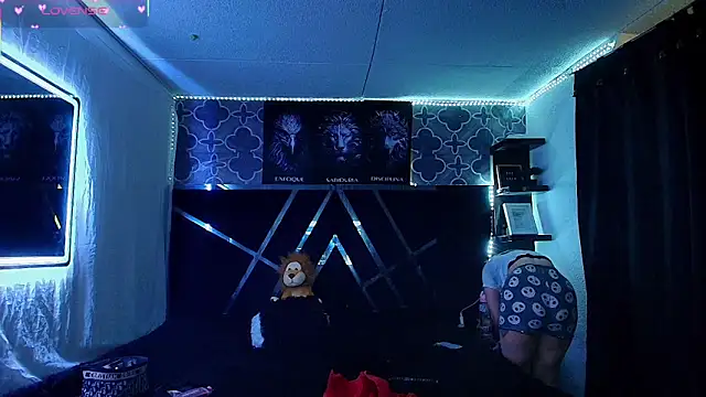 Zoe olsen online show from December 2025 05:43:02 PM