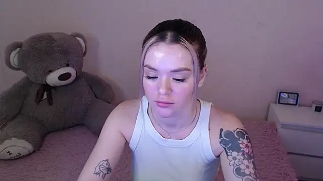 Snapshot of miaacatt chatting on January 2025 08:15:01 AM miaacatt online show from January 2025 08:15:01 AM