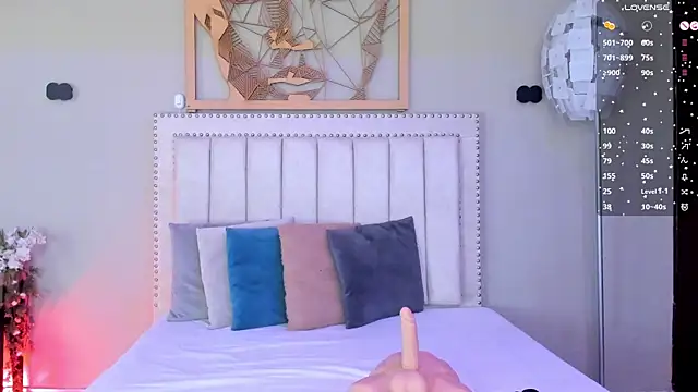 Paula Desousa online show from April 2026 07:48:01 PM