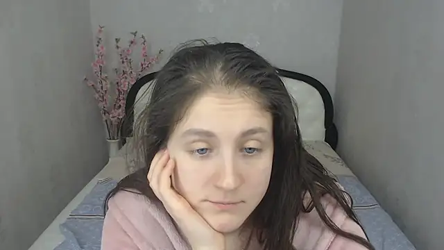 Holliy Cooper online show from February 2025 12:00:02 PM