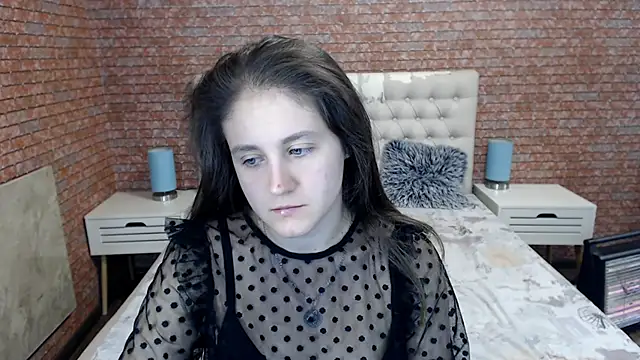 Holliy Cooper online show from October 2025 07:27:01 AM