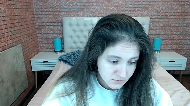 Holliy Cooper online show from November 2025 07:08:01 AM