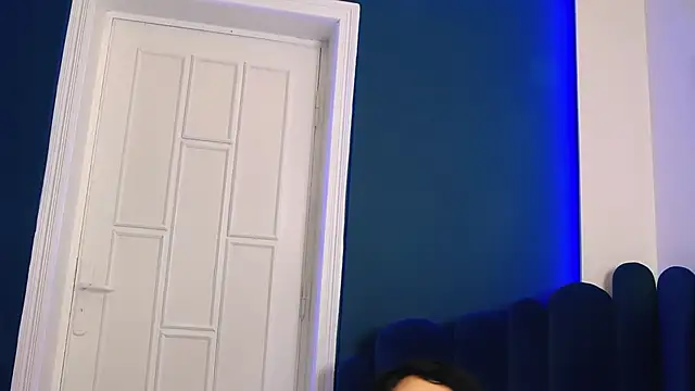 BeeaMayer online show from January 2025 01:03:02 PM