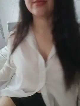 Snapshot of ErikaVlovely chatting on April 2026 08:37:02 AM ErikaVlovely online show from April 2026 08:37:02 AM