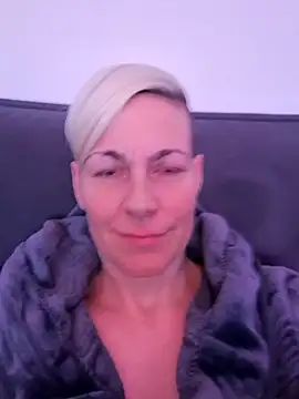 Snapshot of DarleenHot chatting on December 2024 08:17:01 PM DarleenHot online show from December 2024 08:17:01 PM