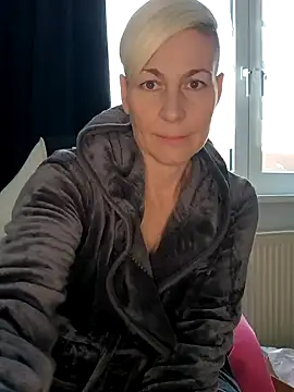 Snapshot of DarleenHot chatting on December 2024 11:11:02 AM DarleenHot online show from December 2024 11:11:02 AM