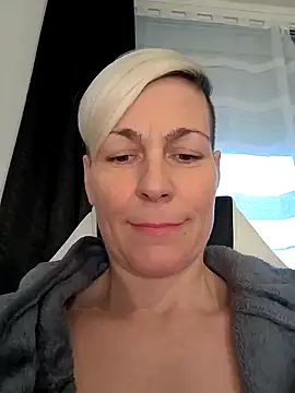 Snapshot of DarleenHot chatting on December 2024 02:44:01 PM DarleenHot online show from December 2024 02:44:01 PM