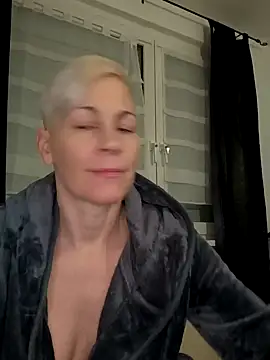 Snapshot of DarleenHot chatting on December 2024 06:29:02 AM DarleenHot online show from December 2024 06:29:02 AM