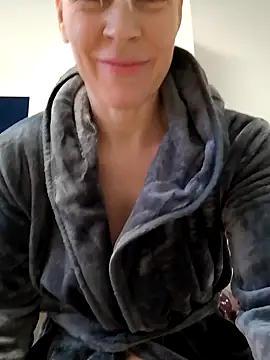 Snapshot of DarleenHot chatting on December 2024 10:38:02 AM DarleenHot online show from December 2024 10:38:02 AM