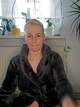 Snapshot of DarleenHot chatting on December 2024 09:48:02 AM DarleenHot online show from December 2024 09:48:02 AM
