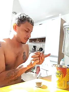 emrehliug12 online show from February 2025 12:33:02 PM