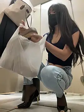 Snapshot of Asia-Lynn chatting on April 2026 12:25:01 PM Asia-Lynn online show from April 2026 12:25:01 PM