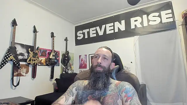 Snapshot of StevenRiseNYC chatting on May 2026 02:39:01 AM StevenRiseNYC online show from May 2026 02:39:01 AM