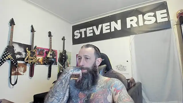 Snapshot of StevenRiseNYC chatting on May 2026 12:51:02 AM StevenRiseNYC online show from May 2026 12:51:02 AM