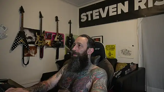 Snapshot of StevenRiseNYC chatting on May 2026 11:00:01 PM StevenRiseNYC online show from May 2026 11:00:01 PM