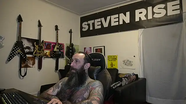 Snapshot of StevenRiseNYC chatting on May 2026 01:57:16 AM StevenRiseNYC online show from May 2026 01:57:16 AM
