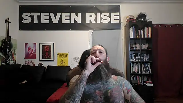 Snapshot of StevenRiseNYC chatting on June 2026 01:40:01 AM StevenRiseNYC online show from June 2026 01:40:01 AM