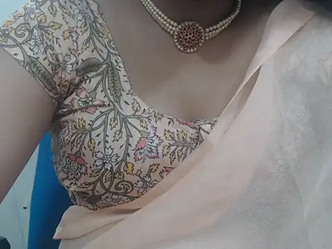 Snapshot of Lovely_Siri_23 chatting on May 2026 05:30:01 PM Lovely Siri 23 online show from May 2026 05:30:01 PM