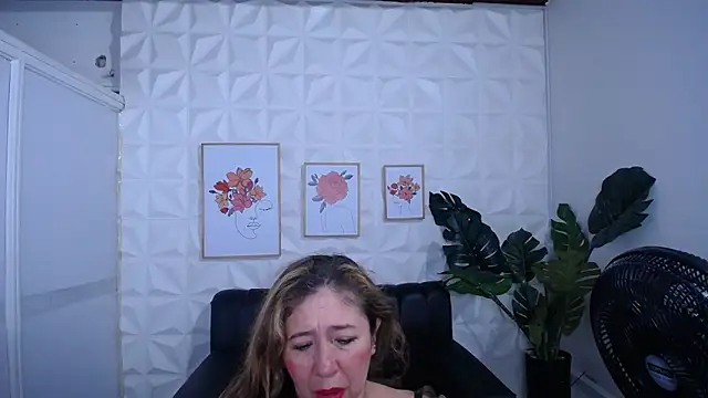 Valentinaa mature online show from February 2026 08:39:01 PM