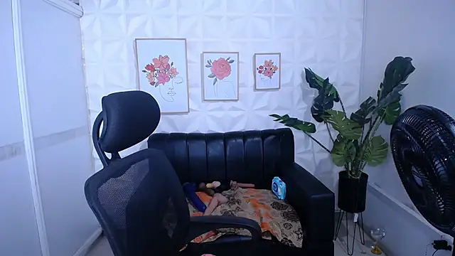 Valentinaa mature online show from March 2026 08:56:01 PM