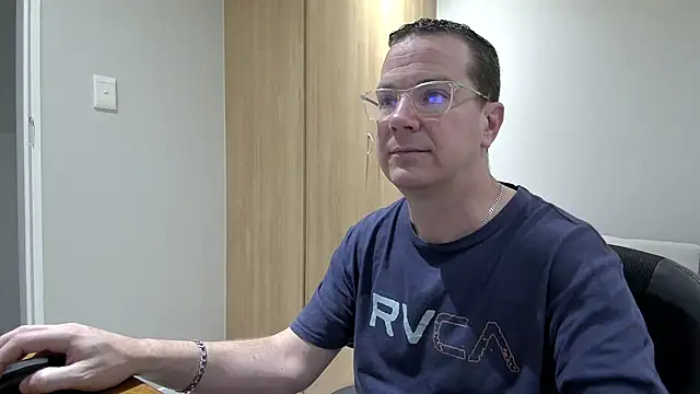 BrettJ81 online show from October 2025 04:04:01 PM