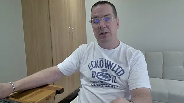 BrettJ81 online show from December 2025 01:17:01 PM