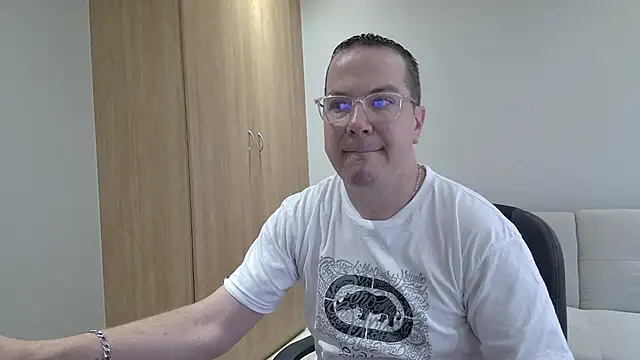 BrettJ81 online show from December 2025 09:05:02 AM