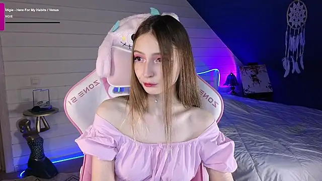 Evie Ro online show from June 2026 09:37:02 PM