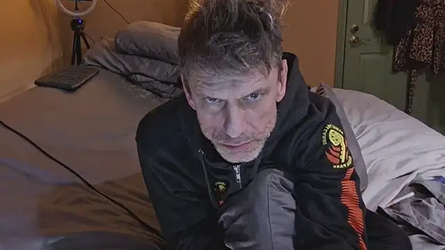 leahcimnikral online show from January 2026 03:10:01 AM