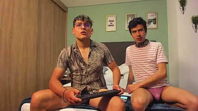 Snapshot of dom2travelersss chatting on January 2025 01:24:01 PM dom2travelersss online show from January 2025 01:24:01 PM