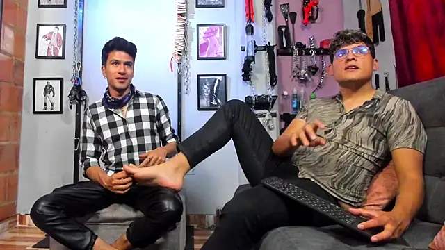 Snapshot of dom2travelersss chatting on February 2025 05:24:02 PM dom2travelersss online show from February 2025 05:24:02 PM