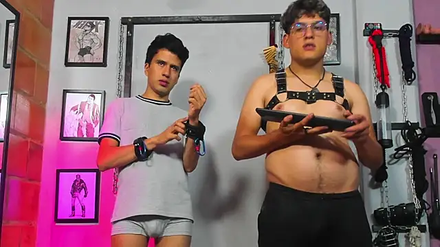 Snapshot of dom2travelersss chatting on February 2025 04:57:01 PM dom2travelersss online show from February 2025 04:57:01 PM