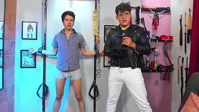 Snapshot of dom2travelersss chatting on March 2025 11:03:02 PM dom2travelersss online show from March 2025 11:03:02 PM