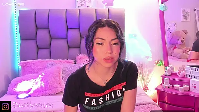 natalie jaensen online show from December 2024 11:34:02 PM