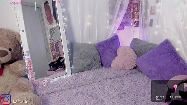 natalie jaensen online show from October 2025 06:17:02 PM