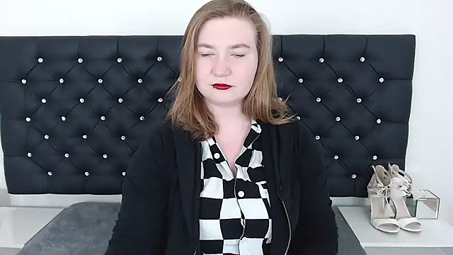 LaraDream online show from February 2025 07:38:01 PM