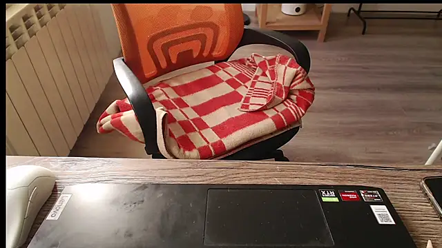 Snapshot of Cutie_peach chatting on October 2025 12:17:02 PM Cutie peach online show from October 2025 12:17:02 PM