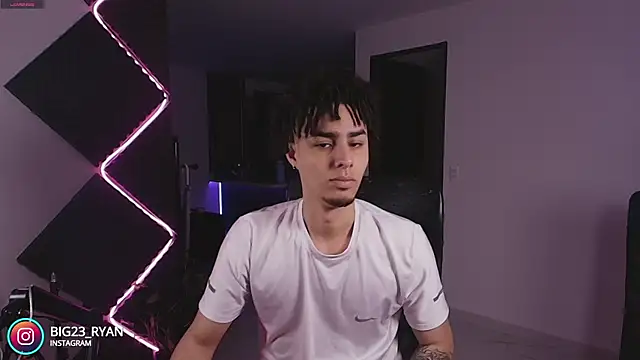 bigryann23 online show from November 2025 11:26:01 PM